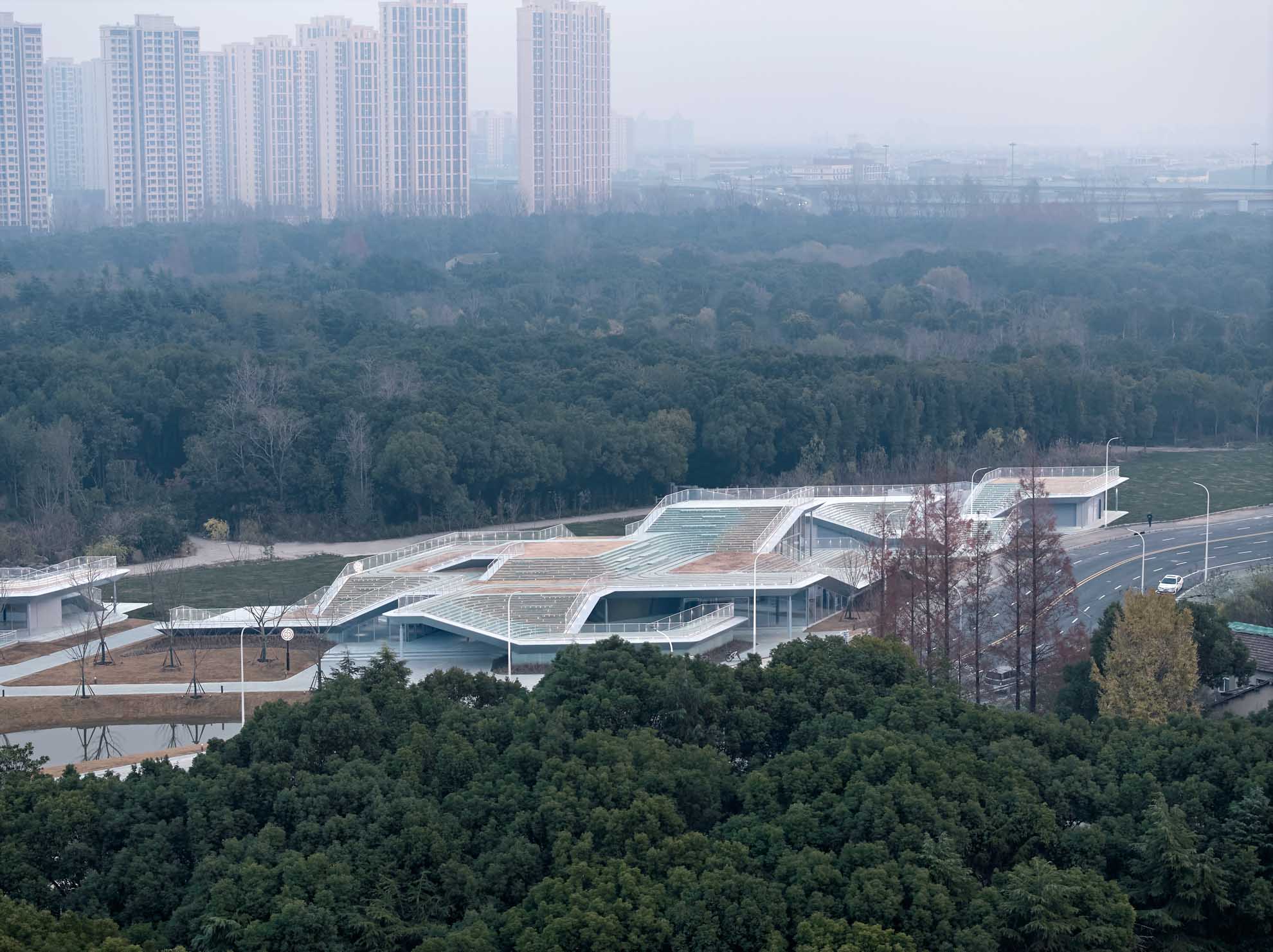 1739859664288054vEed.jpg 03_自然之林與人工之林,Natural forests and artificial forests. ?章魚見筑.jpg