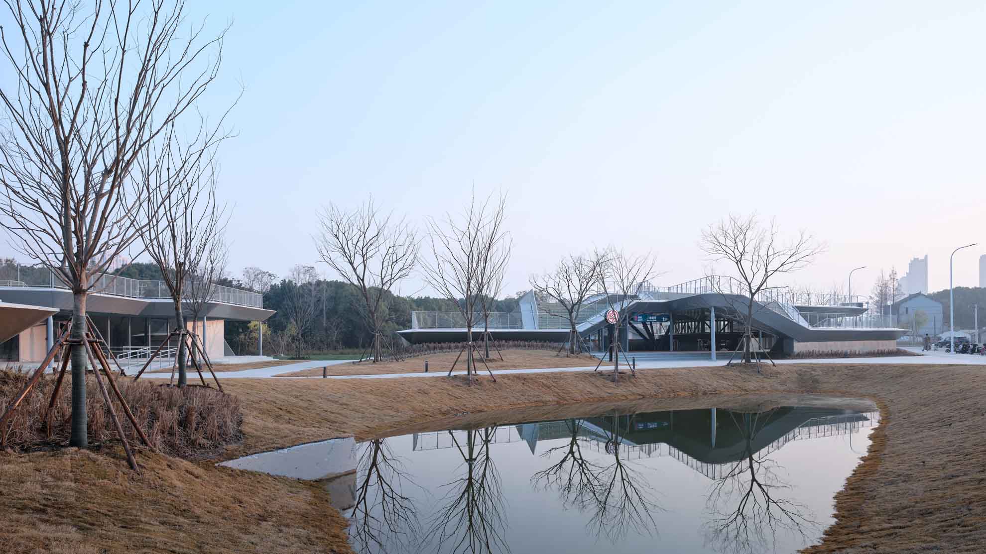 1739859895212498M9jh.jpg 18_水景與林徑,Water features and forest paths. ?章魚見筑.jpg