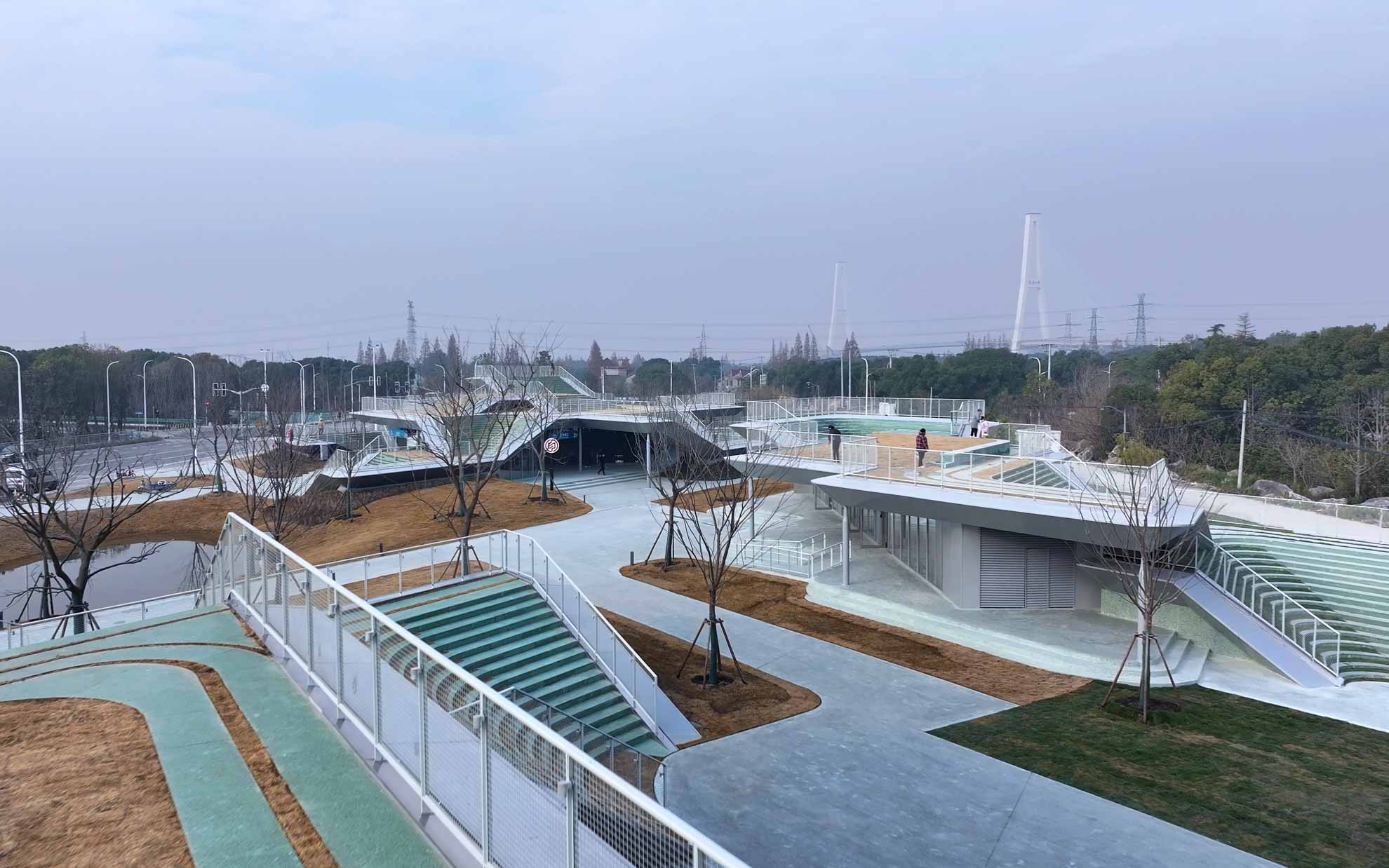 1739859990949090XEiz.jpg 21_不同標高的浮島屋面1,Floating island roofs with different elevations (1). ?章魚見筑.jpg