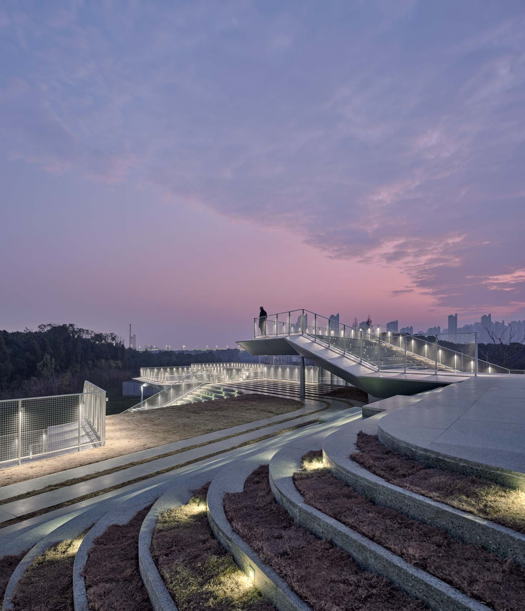 1739860083868361ZSvy.jpg 26_公園型站點夜景,Night view of the park-type station. ?章魚見筑.jpg