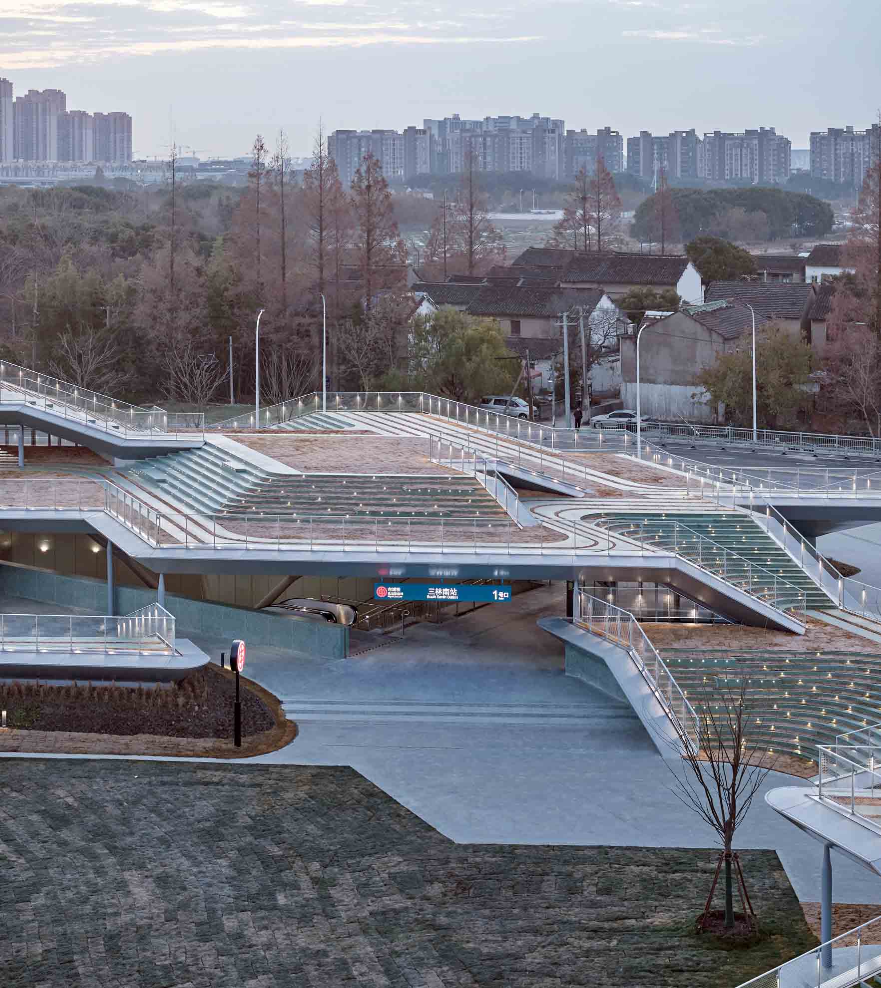 1739860417333514xPDX.jpg 05_村落與人工之林,Villages and artificial forests. ?章魚見筑.jpg